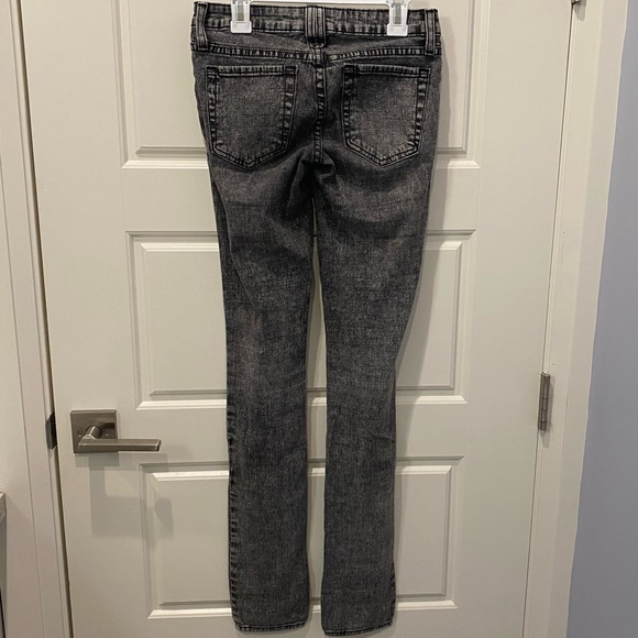 2/$10 2.1 Denim Acid Wash Grey Skinny Jeans Size 25 - Picture 3 of 5